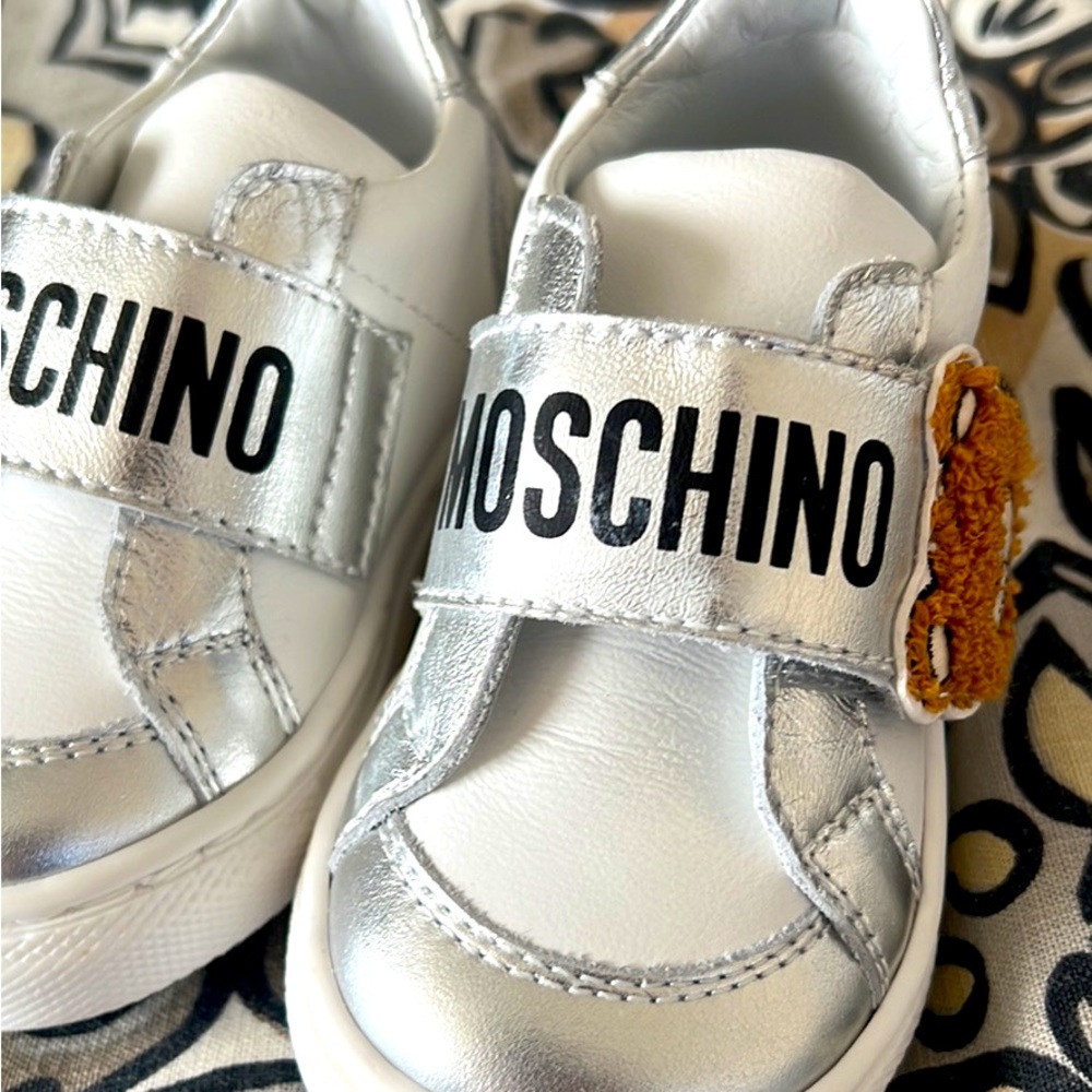 Baby Moschino Velcro sneakers. Size 20. Fits babies ages 6 to 9 months. New!